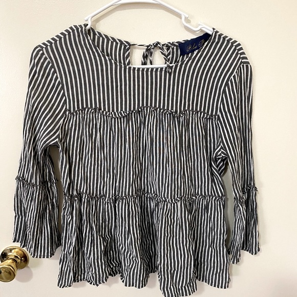 Francesca’s Blouse - Picture 1 of 2